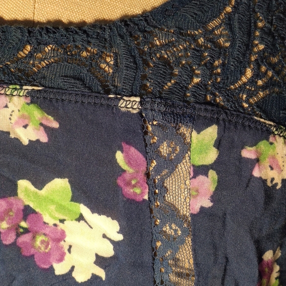 Aeropostale Floral Top - Picture 4 of 5